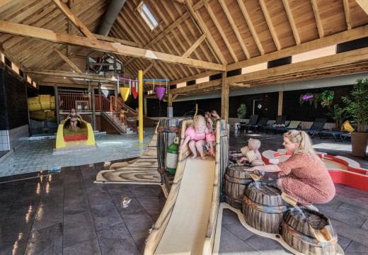 Overdekte waterspeeltuin vakantiepark kaps