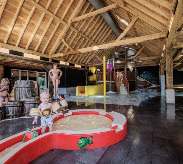 Overdekte waterspeeltuin recreatiepark kaps tubbergen