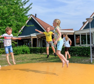 Aitrampoline speeltuin kaps