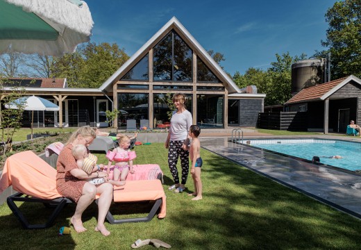 Ligweide buitenzwembad familieweekend camping kaps