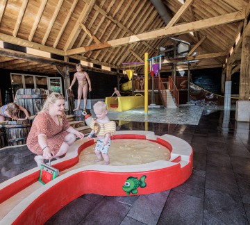 Waterspeeltuin overdekt vakantiepark kaps