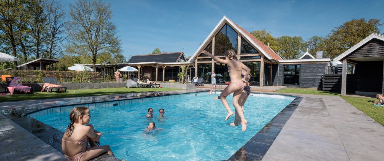 Buitenzwembad vakantiepark kaps familiecamping